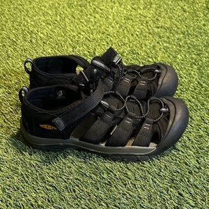 LIKE NEW Keen Newport H2 Black Outdoor Hiking Waterproof Sandals